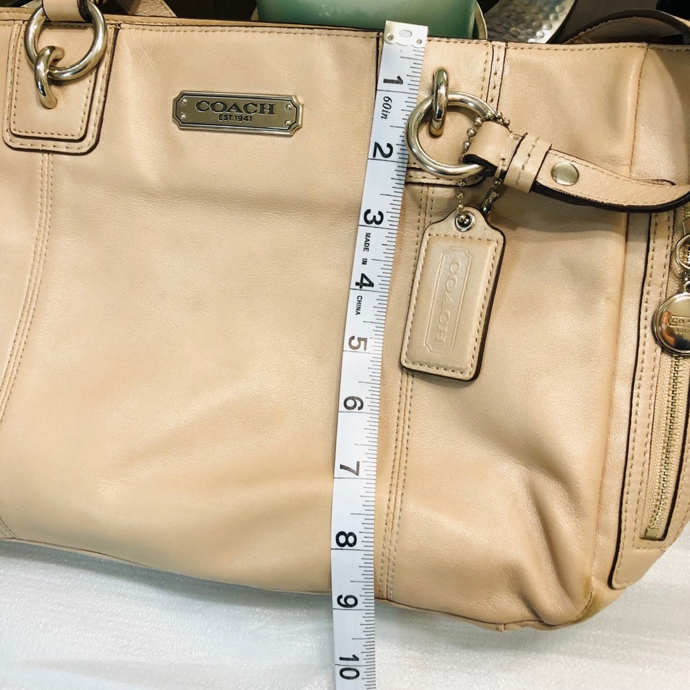 Authentic Coach Cream Leather bag - Picture 6 of 13